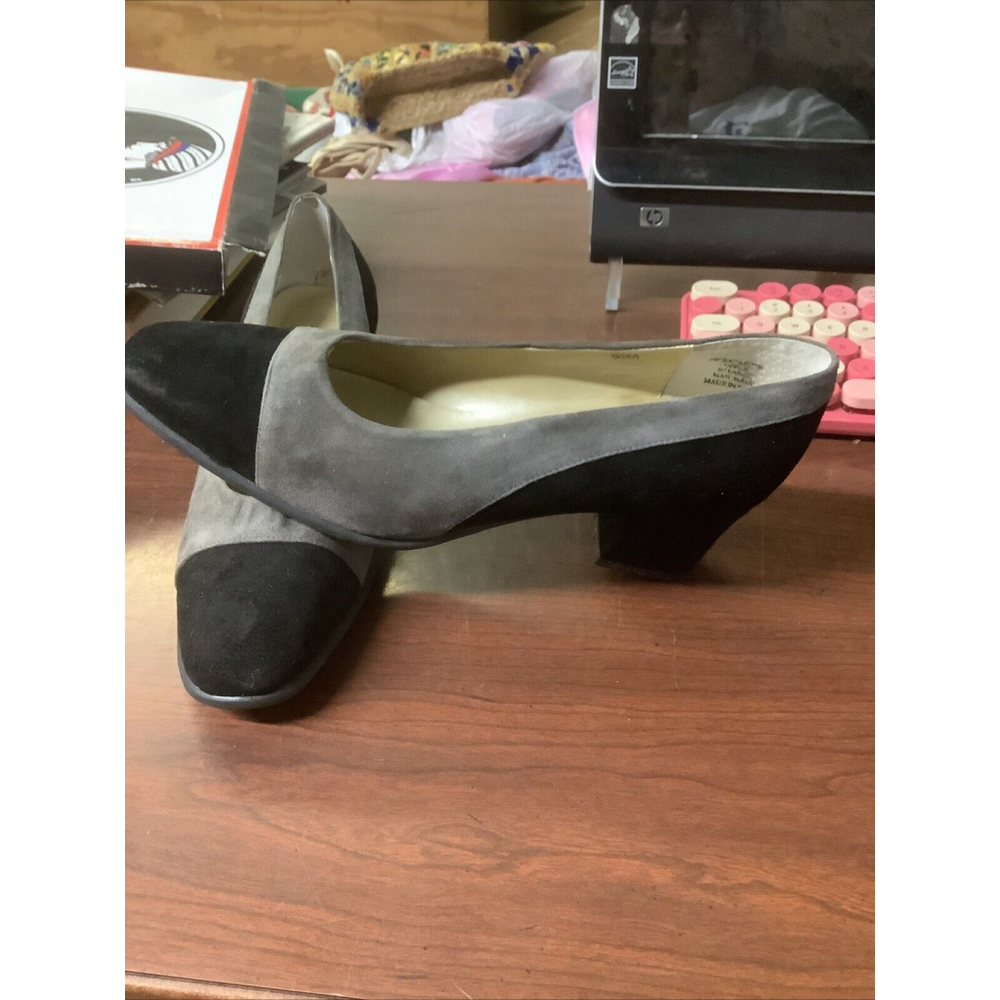Elegant Black Heels with Classic Design - Picture 4 of 8
